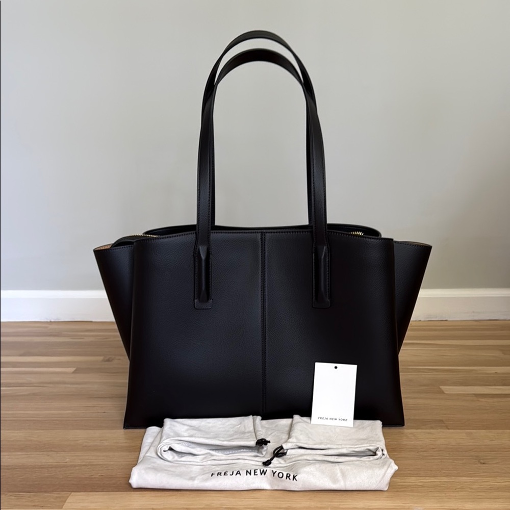 Freja Paloma Tote Bag